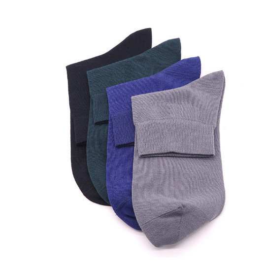 Different color middle size comfortable cotton socks