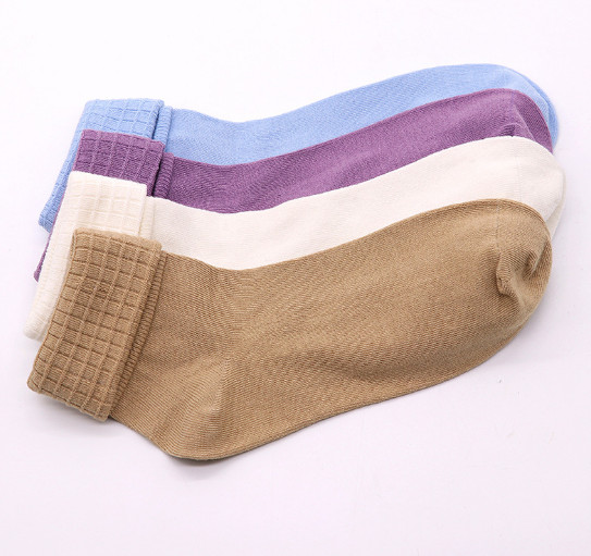 Different color middle size hot sales comfortable cotton socks