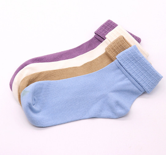 Different color middle size good design comfortable cotton socks